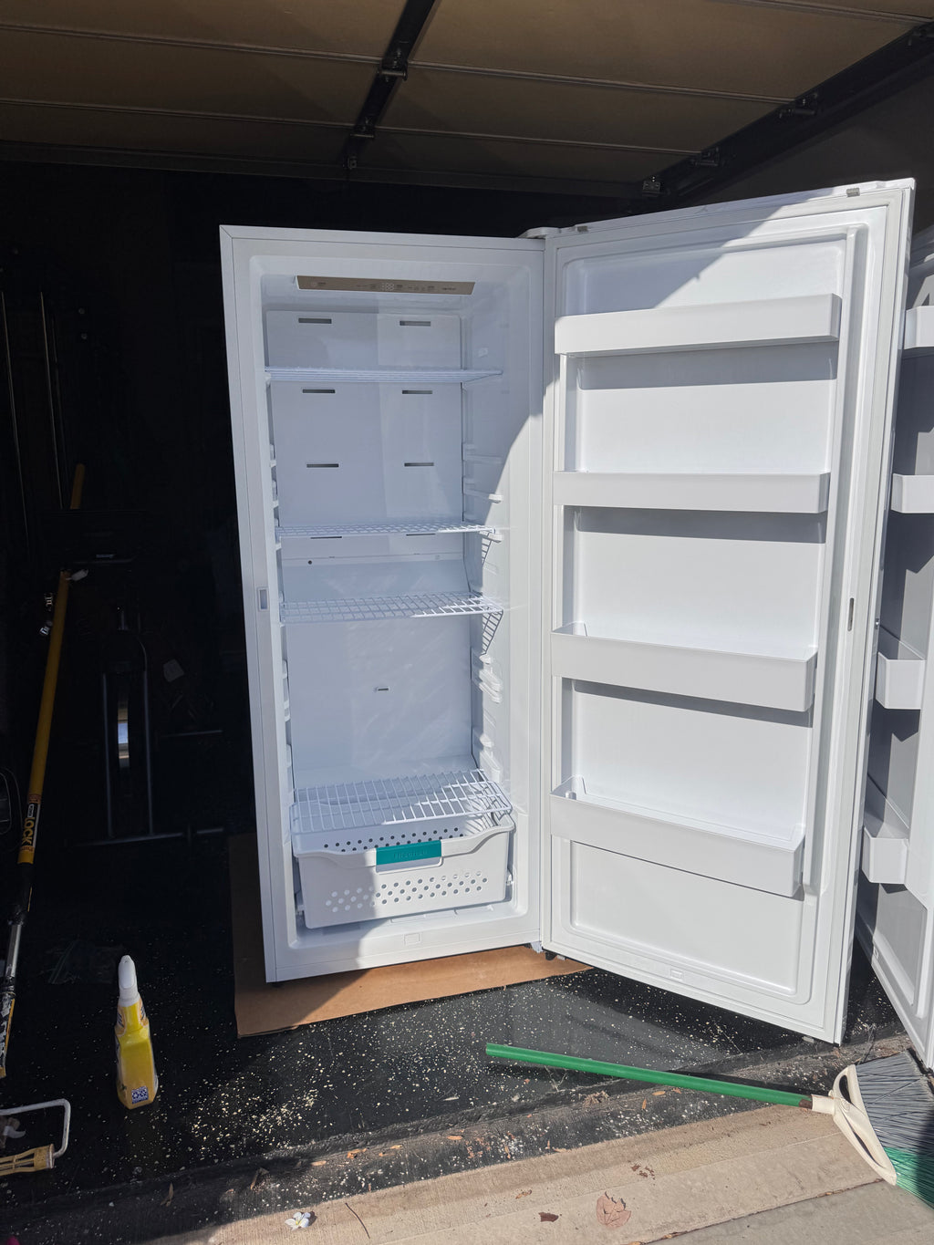 Hisense 13.6 Cu. Ft. Convertible Upright Freezer / Refrigerator