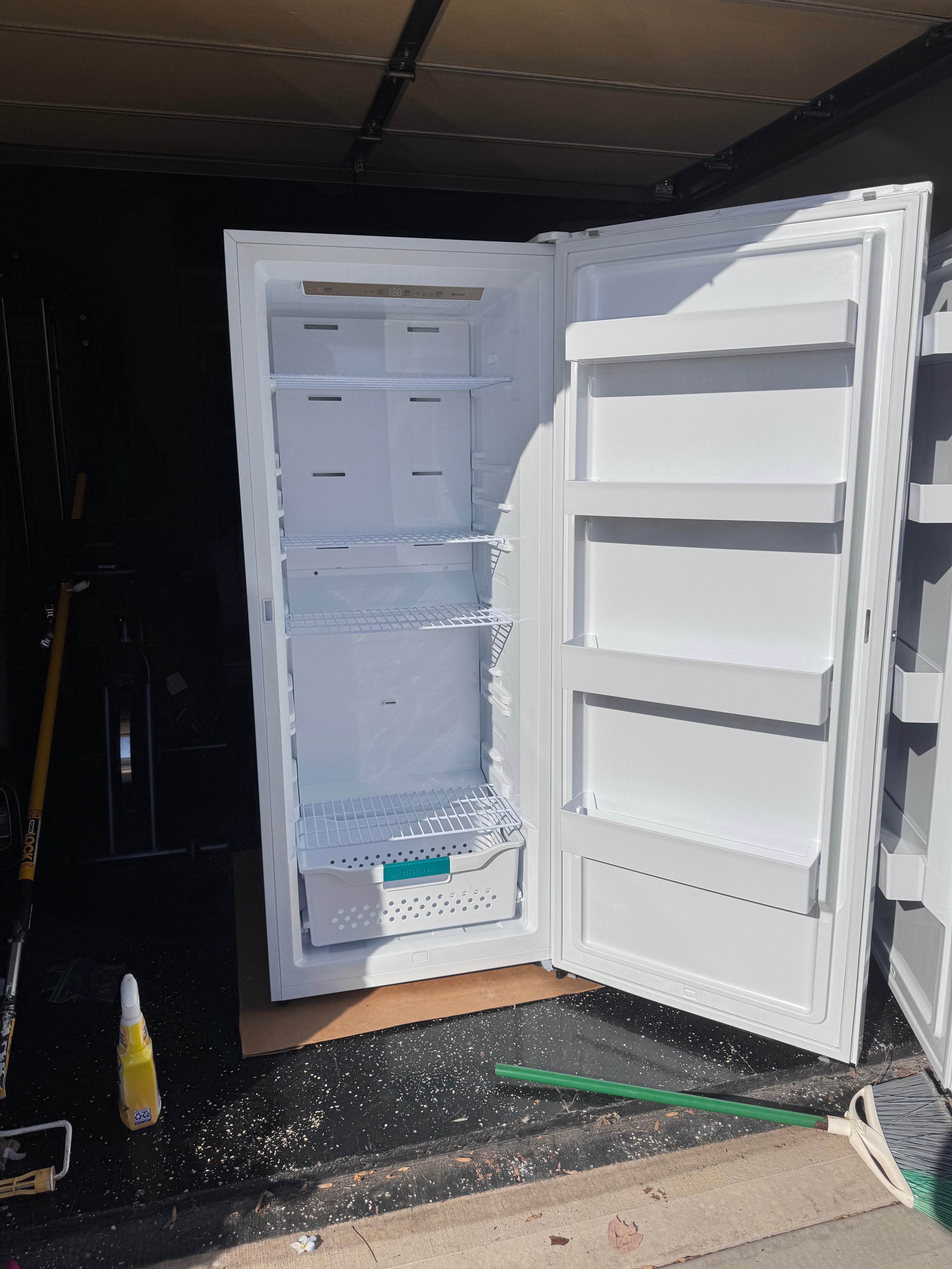Hisense 13.6 Cu. Ft. Convertible Upright Freezer / Refrigerator