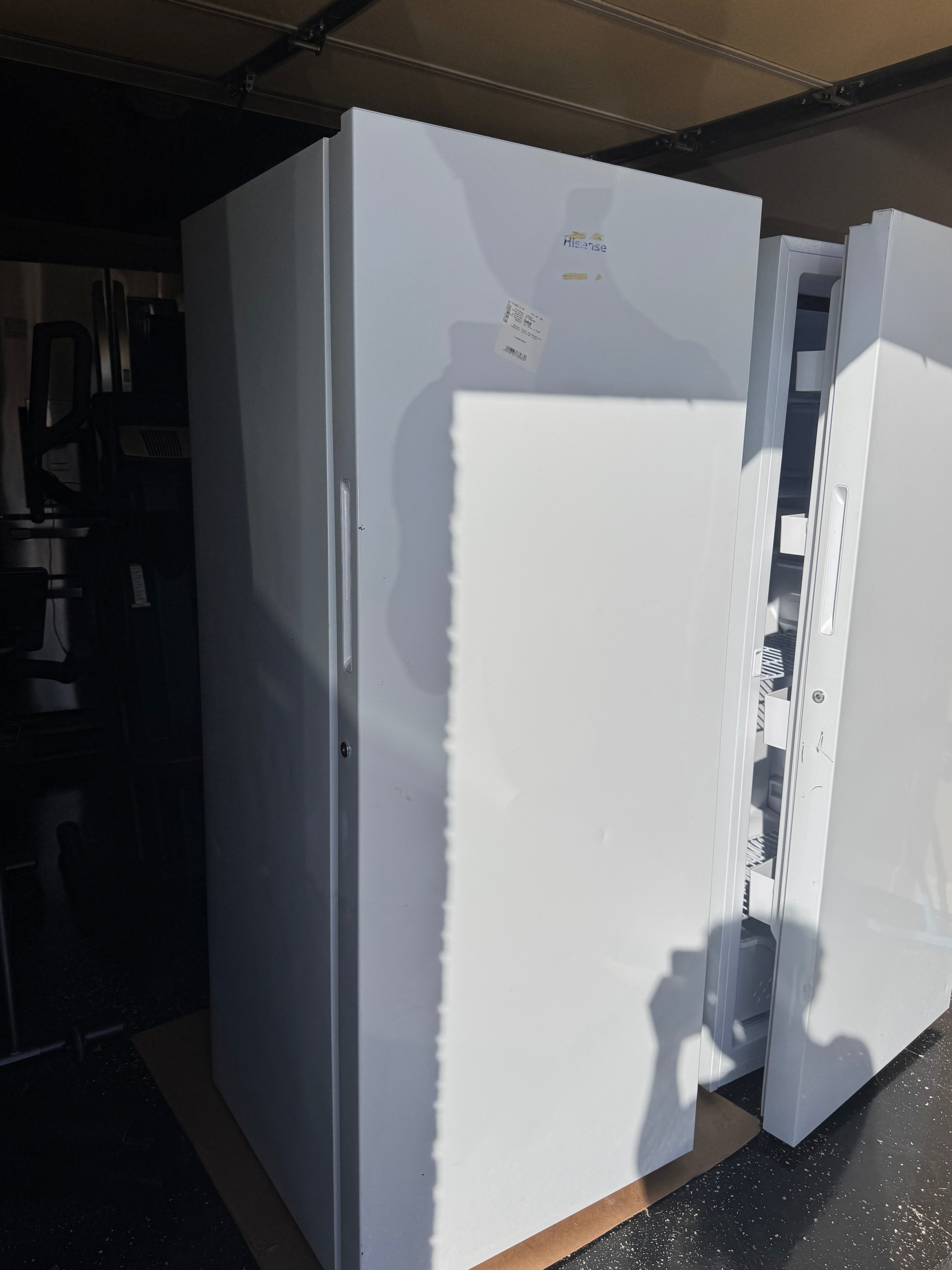 Hisense 13.6 Cu. Ft. Convertible Upright Freezer / Refrigerator