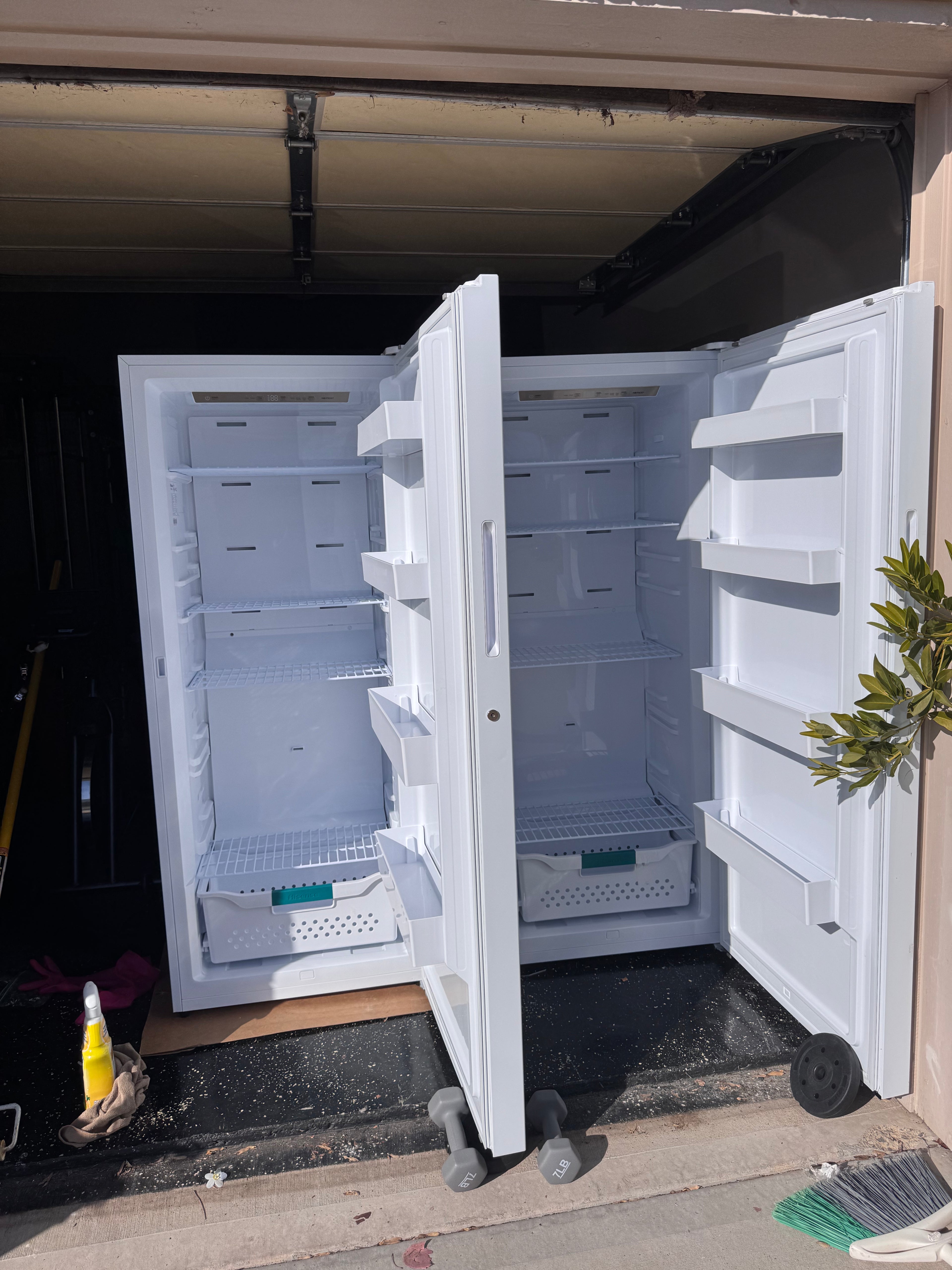 Hisense 13.6 Cu. Ft. Convertible Upright Freezer / Refrigerator