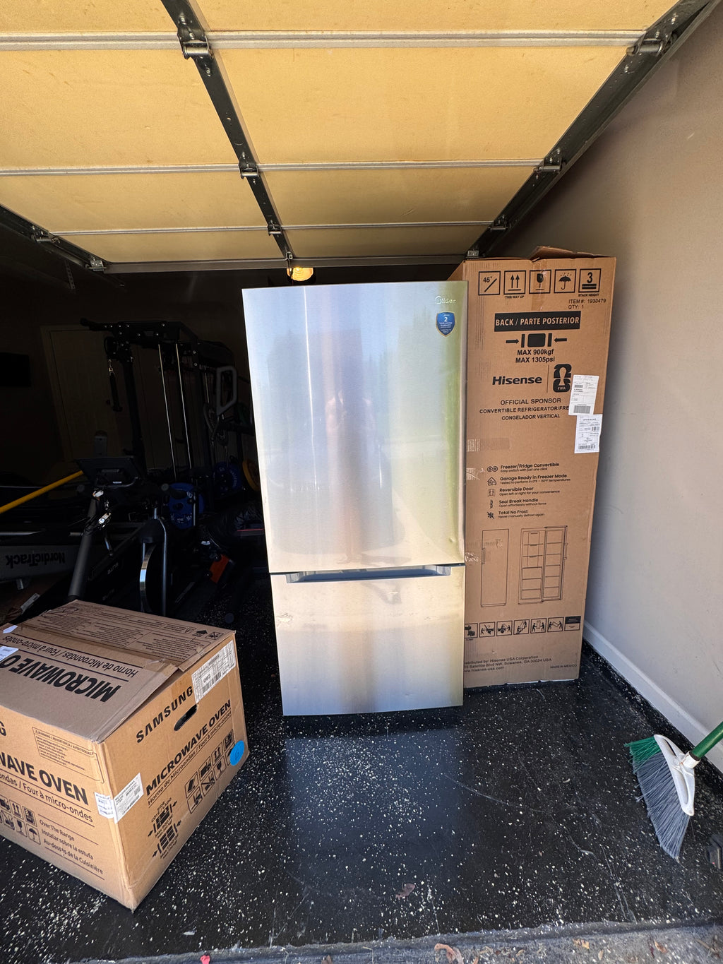 Midea 18.7 Cu. Ft. Top-Freezer Refrigerator | Spacious Family Fridge