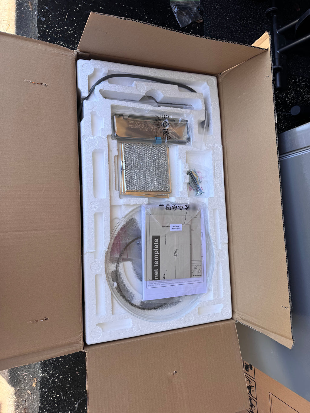 BRAND NEW SAMSUNG MICROWAVE
