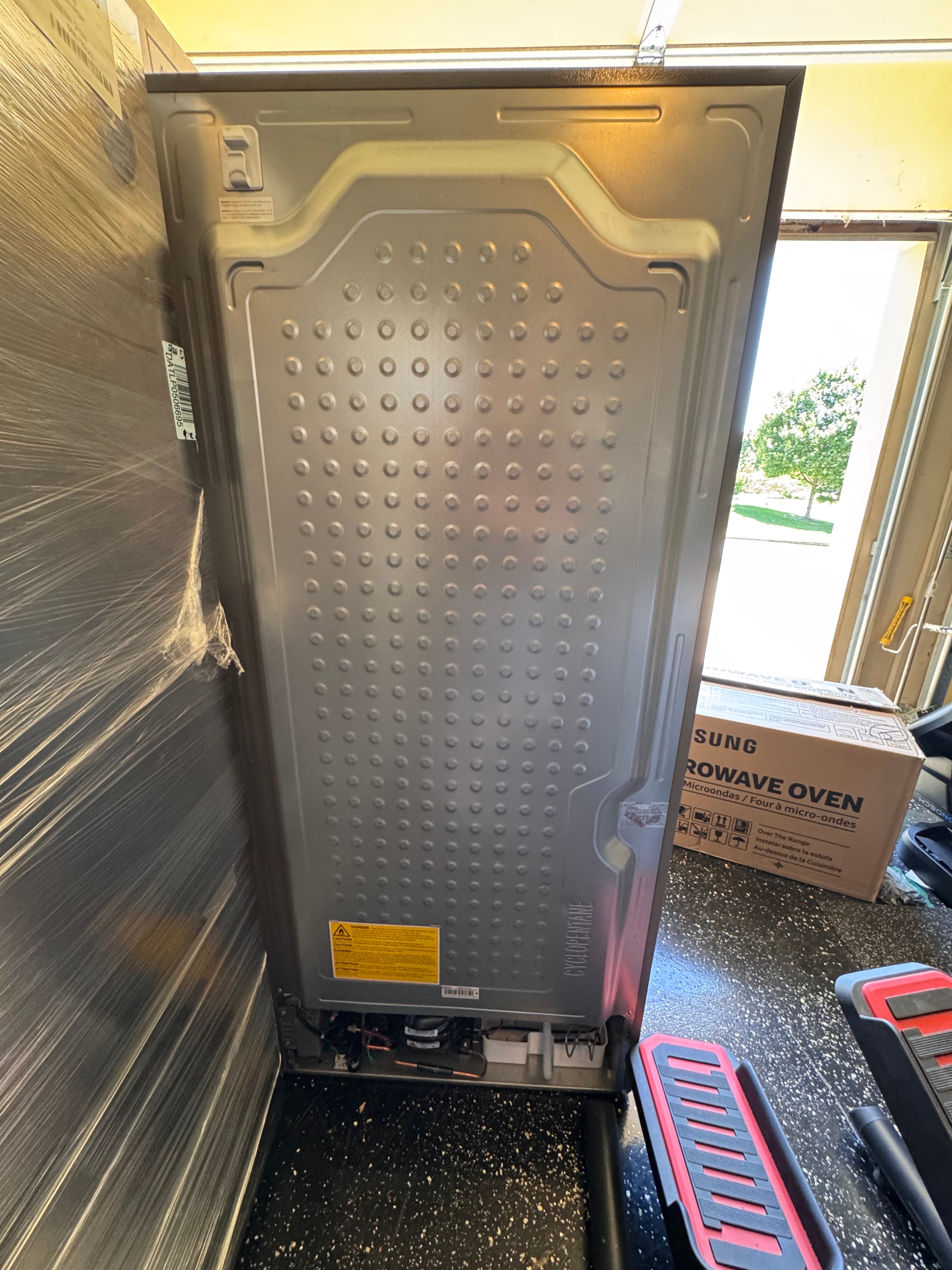 Midea 18.7 Cu. Ft. Top-Freezer Refrigerator | Spacious Family Fridge
